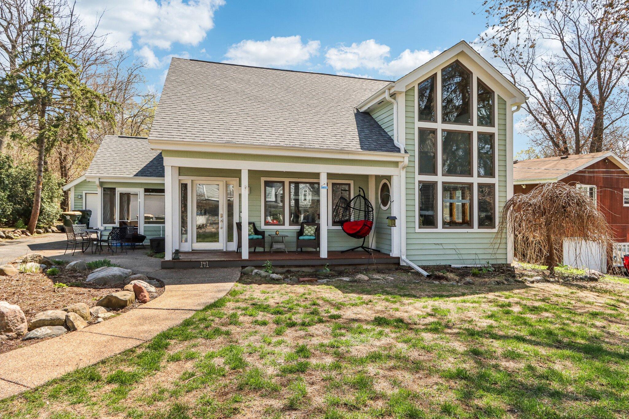 141 W Park Dr