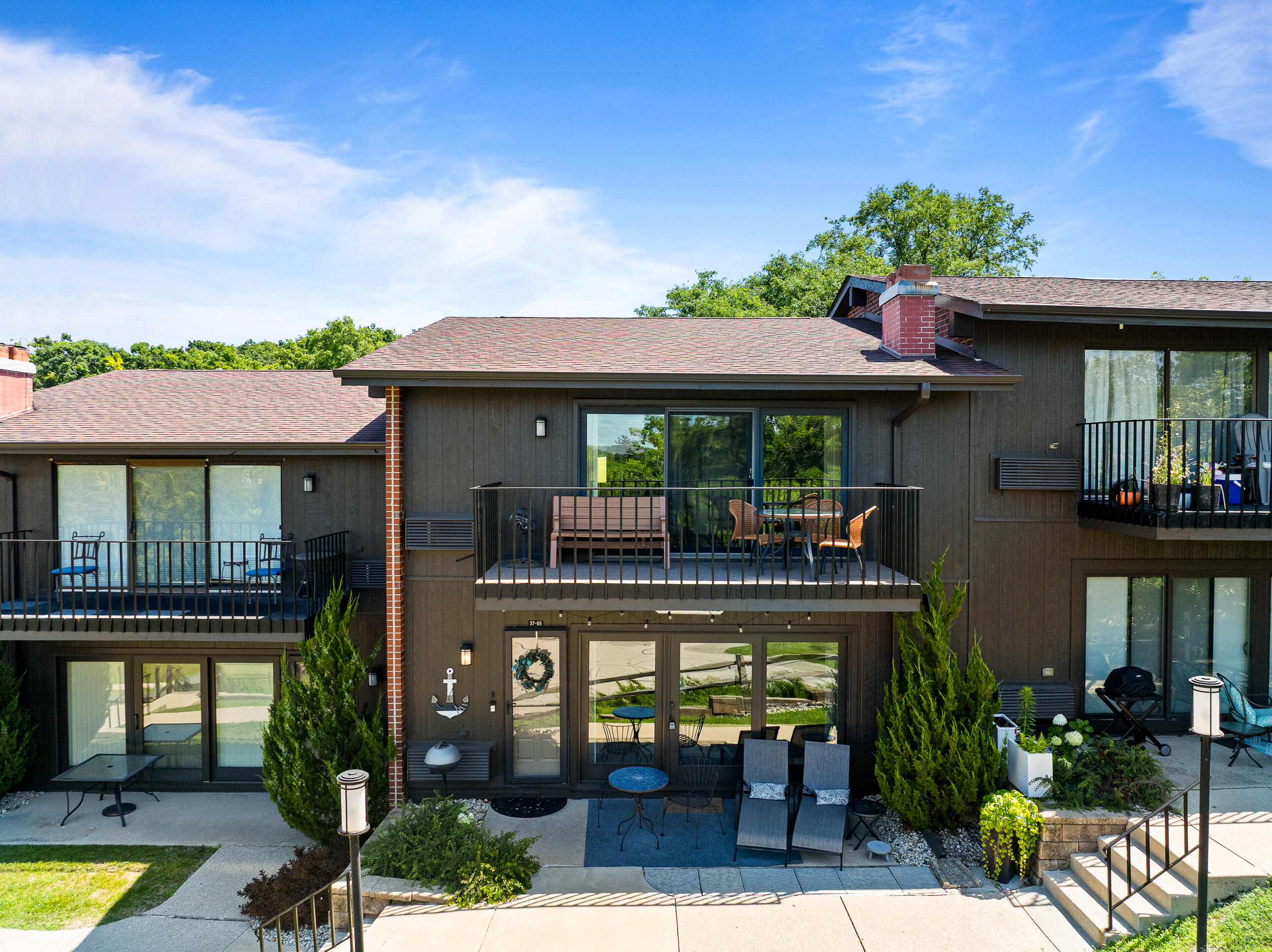 37-06 Lausanne Ct