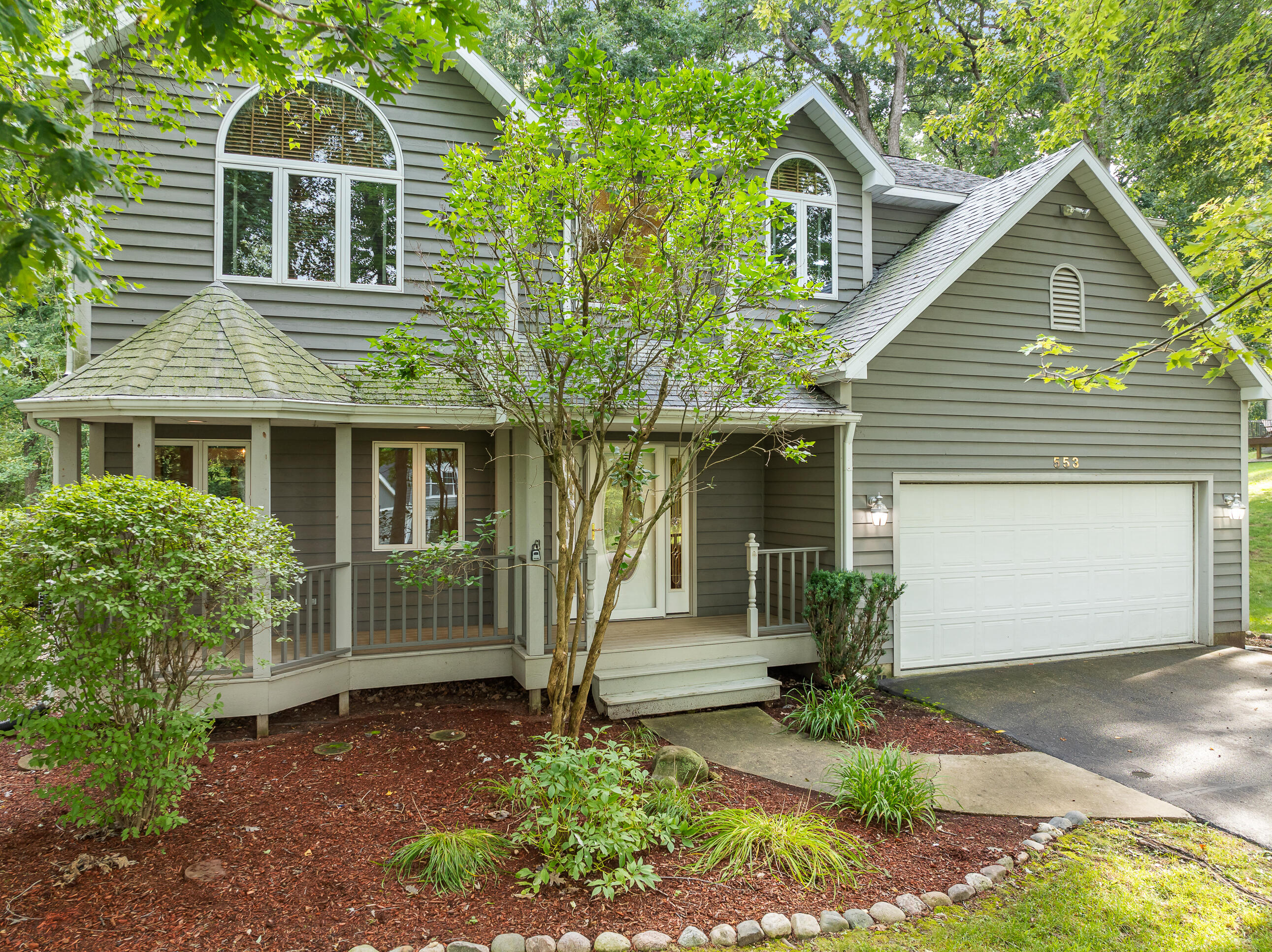 553 553 Forest Glen Dr