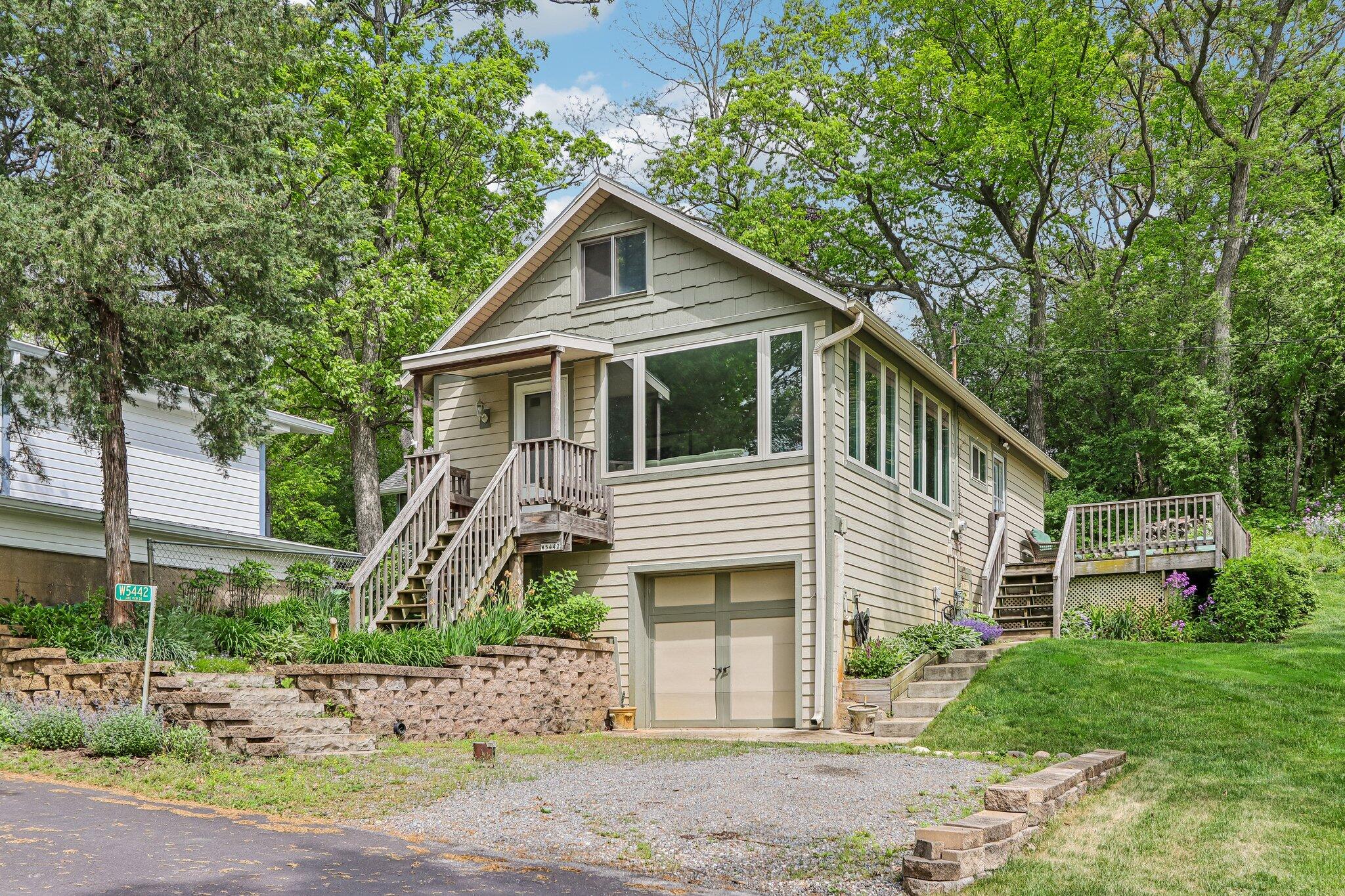 W5442 Lake View Dr
