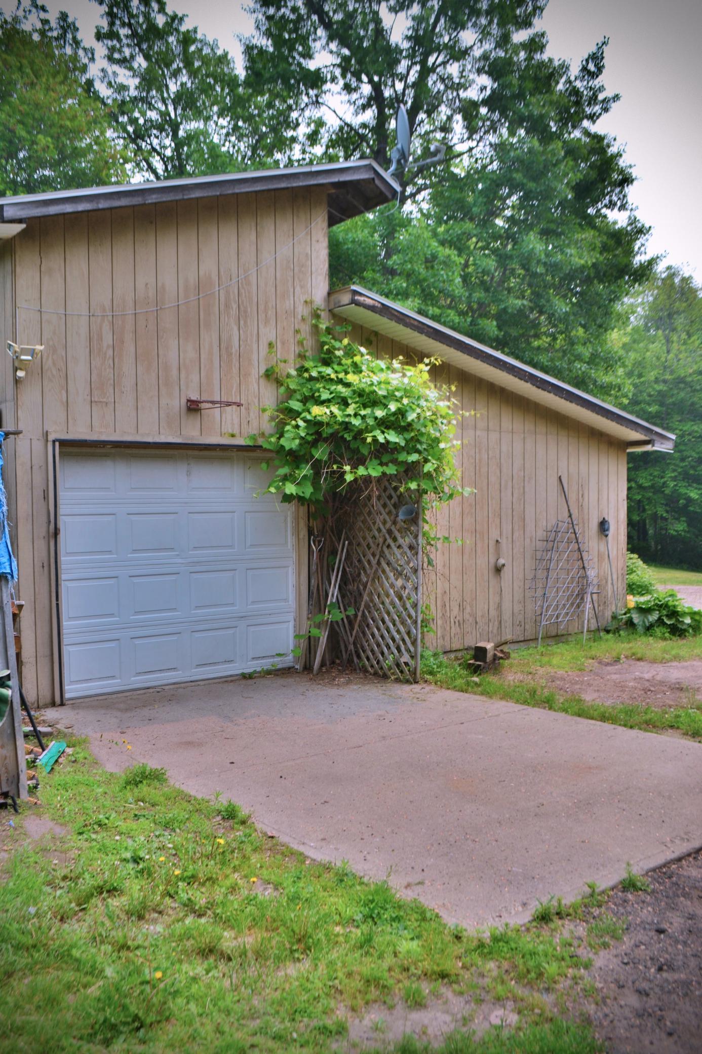 2200 E Five Point Lake Drive NW