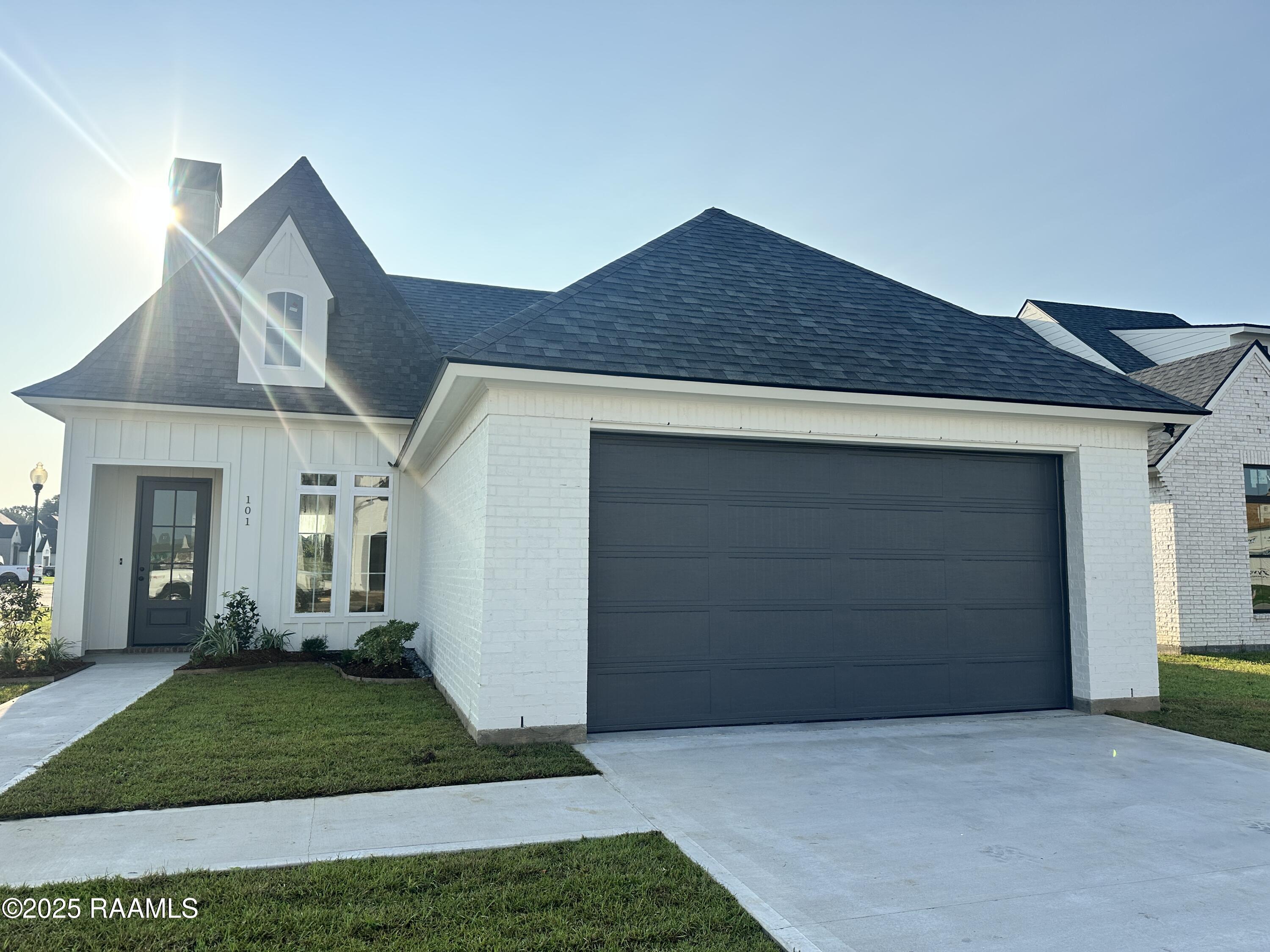 101 Travellers Palm Way