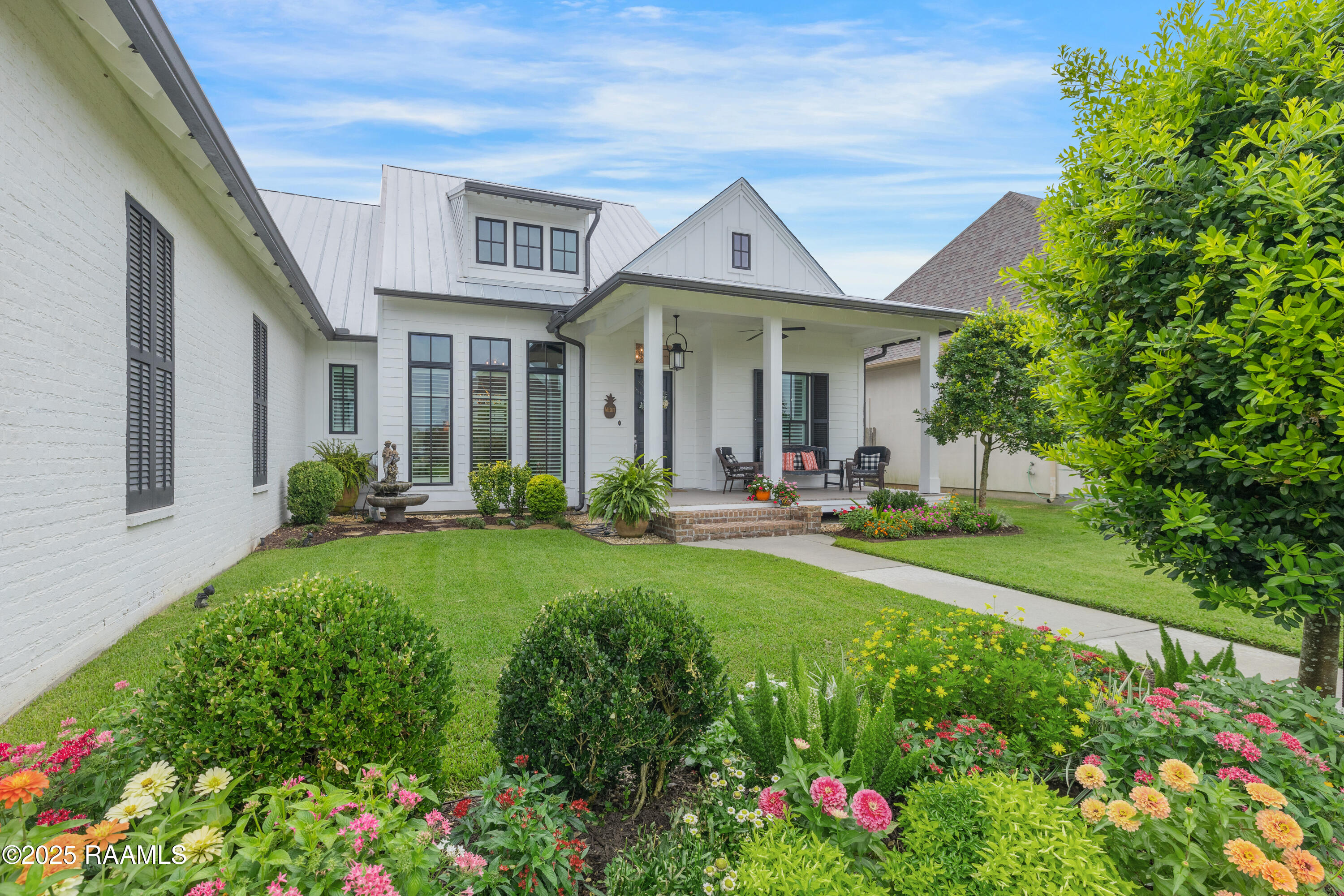 207 Bronze Palm Way