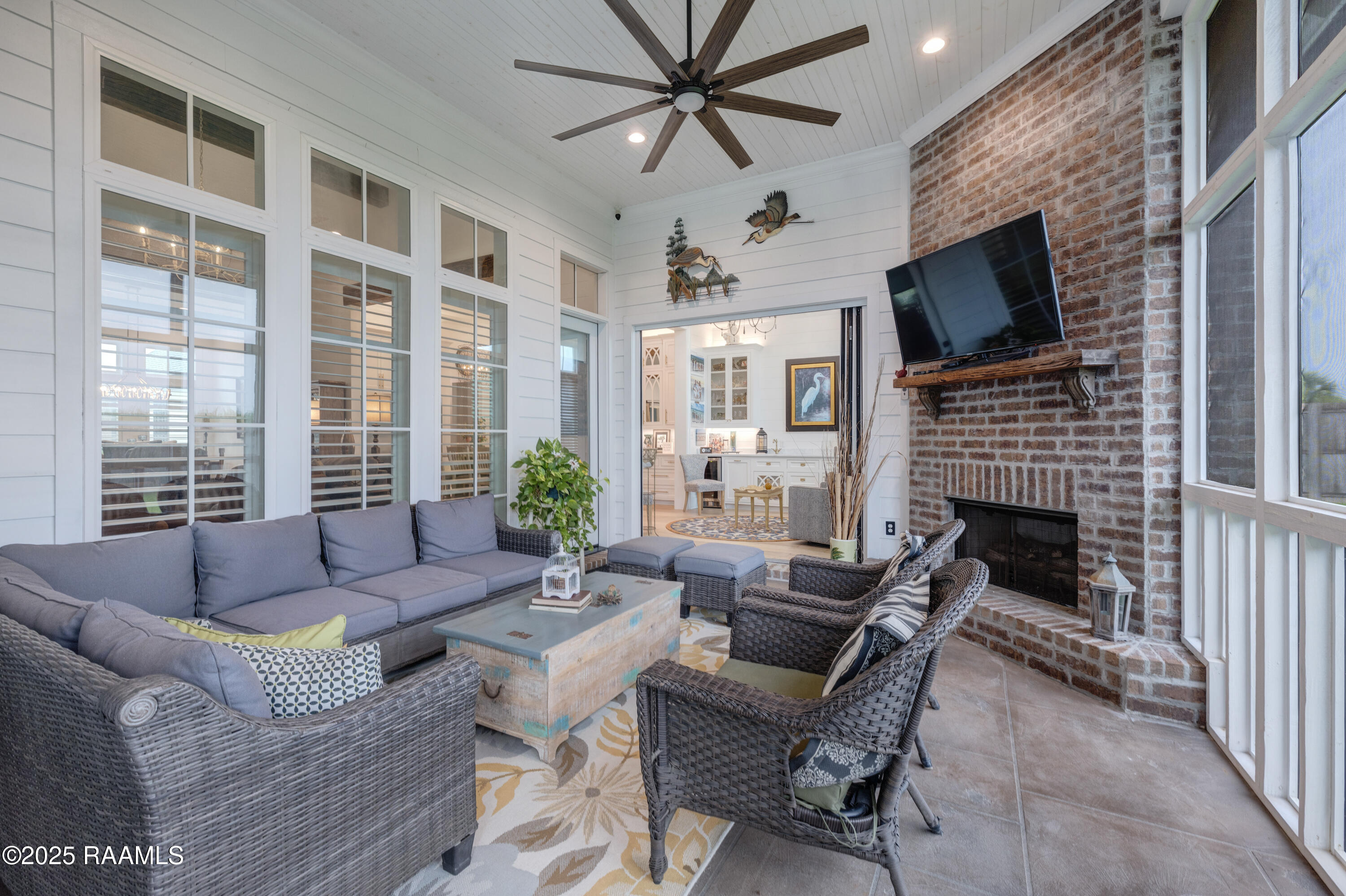 207 Bronze Palm Way