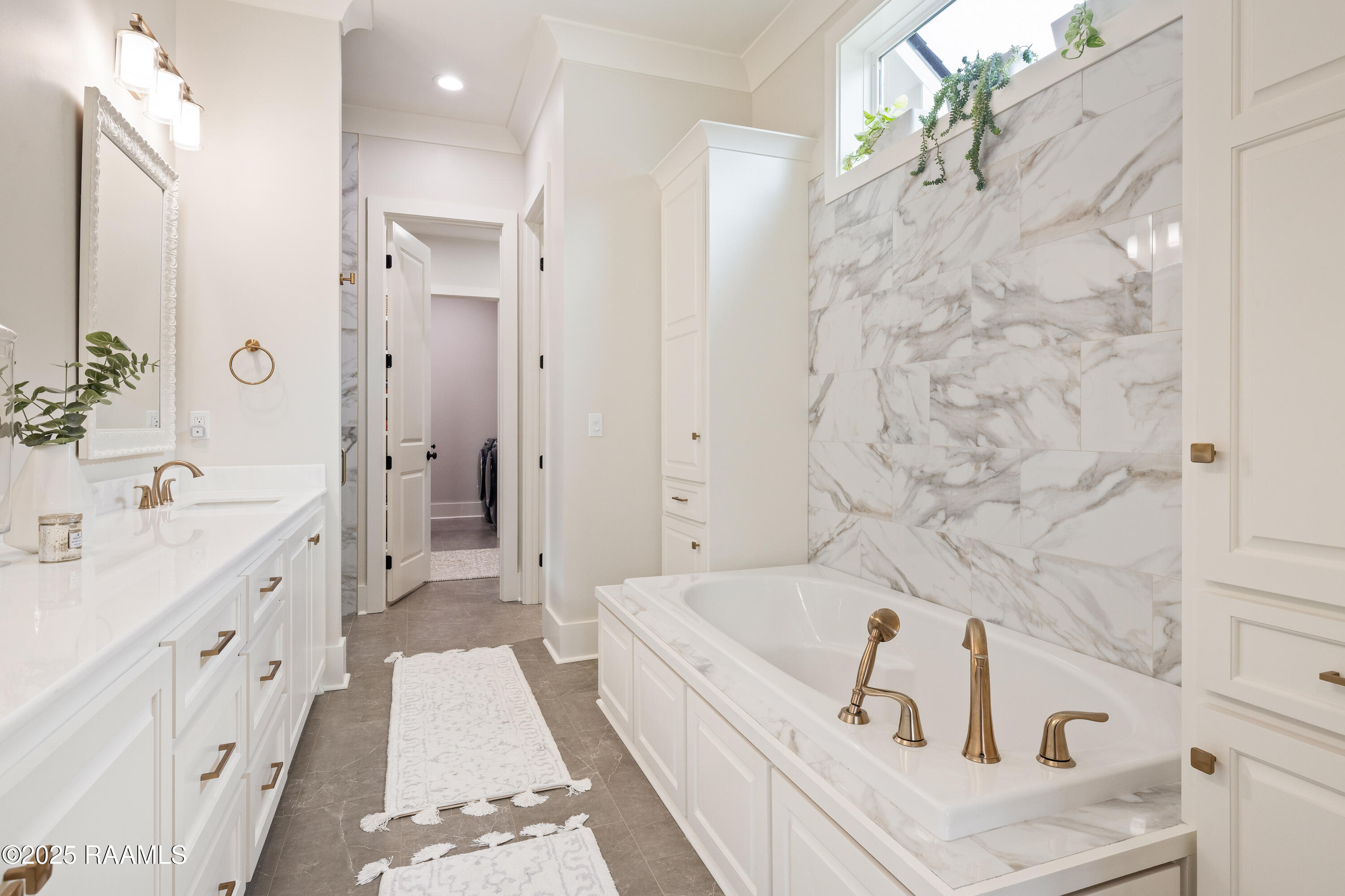 104 Queen Palm Circle