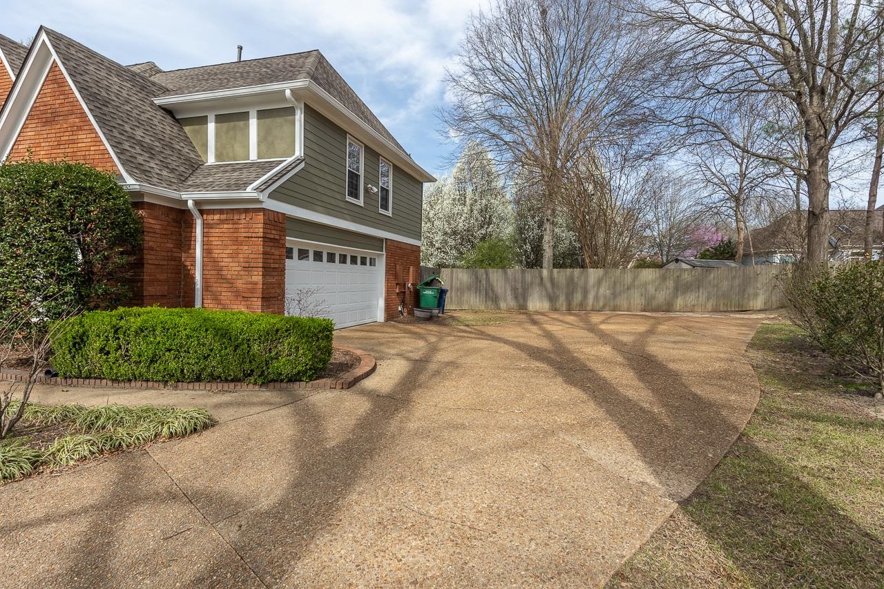 2216 GRANDBURY WAY