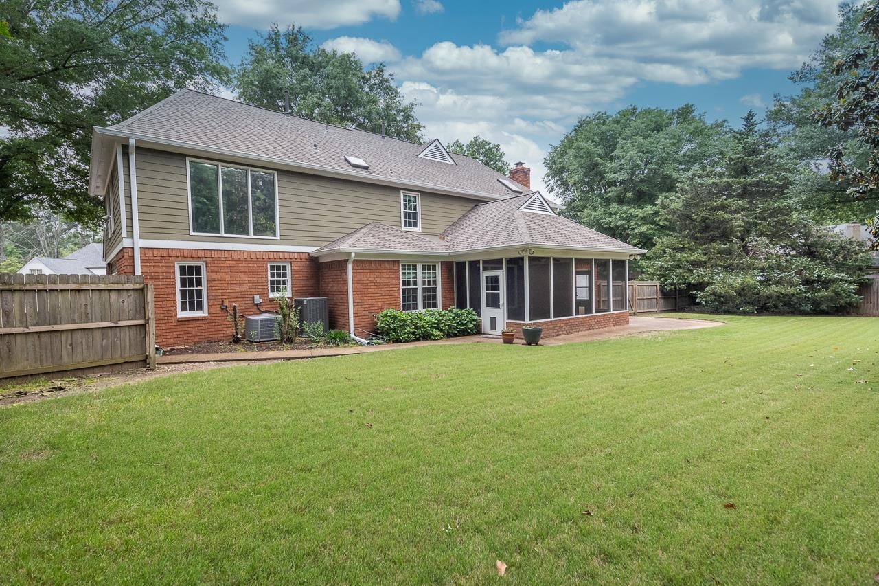 2216 GRANDBURY WAY