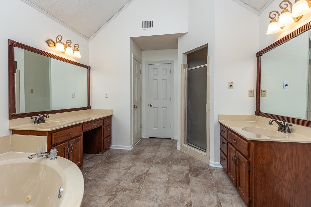 2216 GRANDBURY WAY