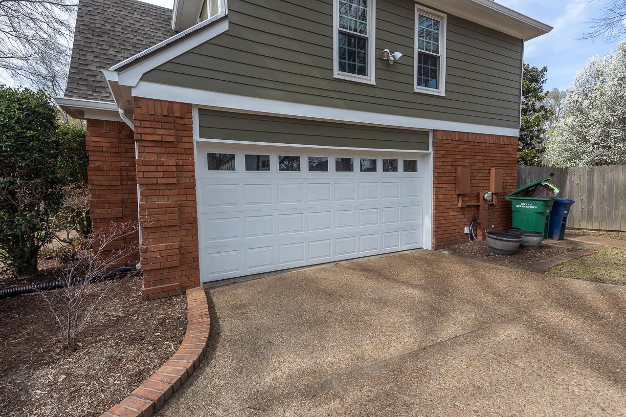 2216 GRANDBURY WAY