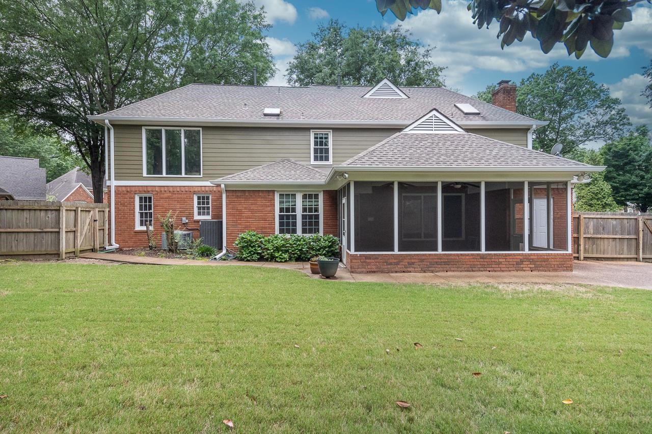 2216 GRANDBURY WAY