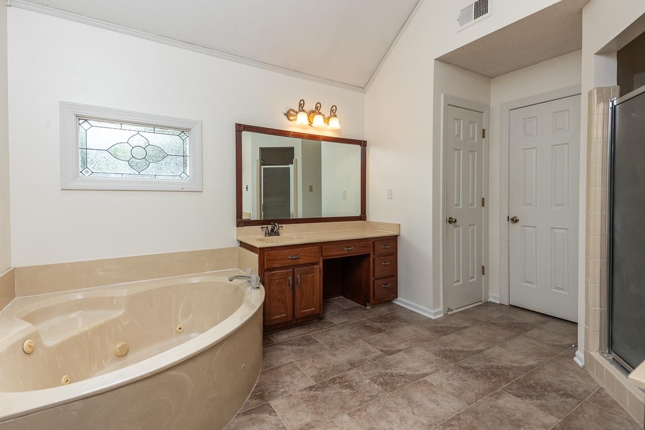2216 GRANDBURY WAY