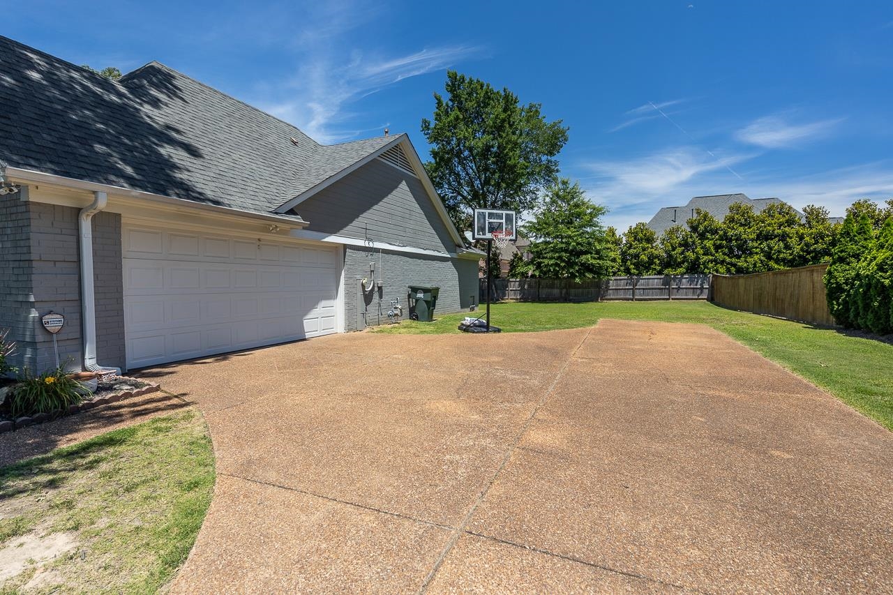 1200 YORKTOWN DR