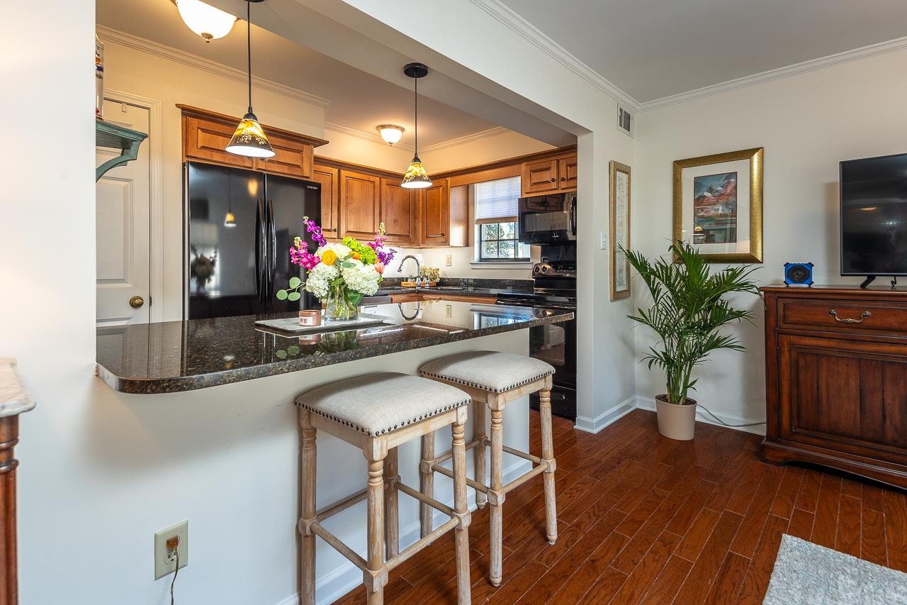 7527 BAVARIAN DR Unit: 1