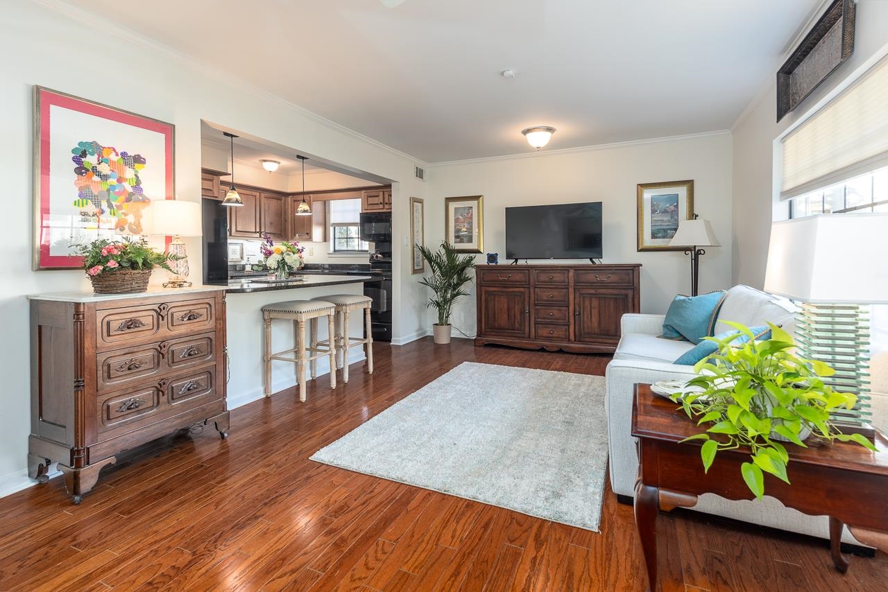 7527 BAVARIAN DR Unit: 1
