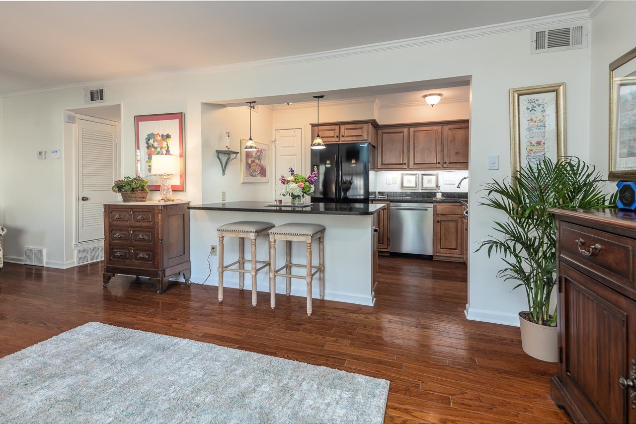 7527 BAVARIAN DR Unit: 1