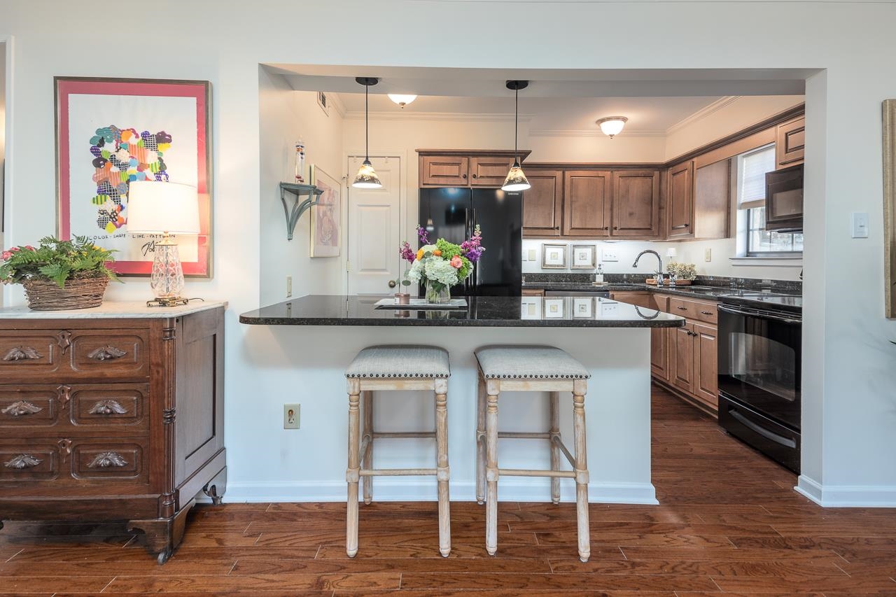 7527 BAVARIAN DR Unit: 1