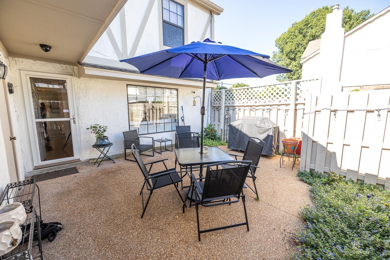 7527 BAVARIAN DR Unit: 1