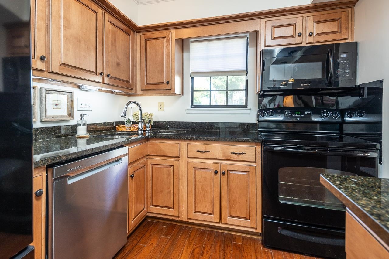 7527 BAVARIAN DR Unit: 1