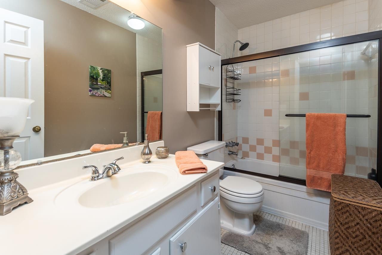 7527 BAVARIAN DR Unit: 1
