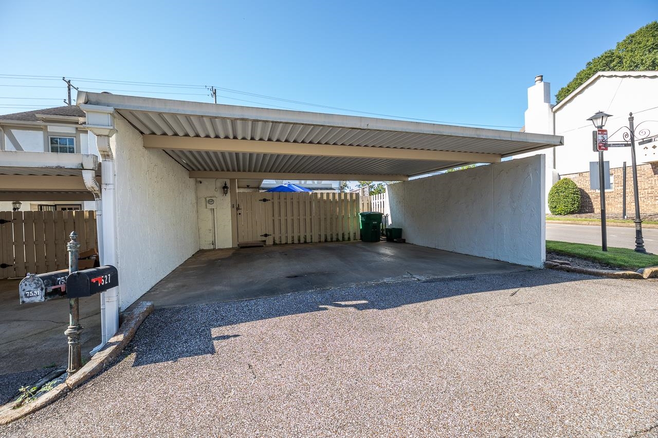 7527 BAVARIAN DR Unit: 1