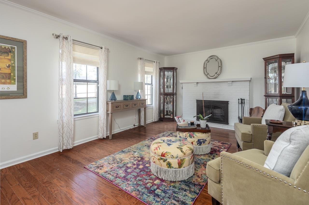 7527 BAVARIAN DR Unit: 1