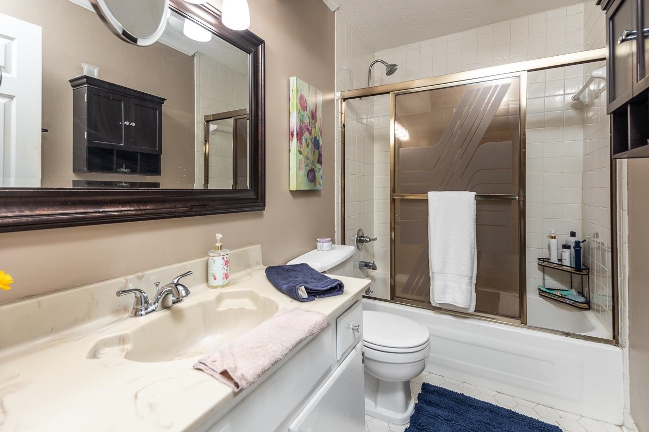 7527 BAVARIAN DR Unit: 1