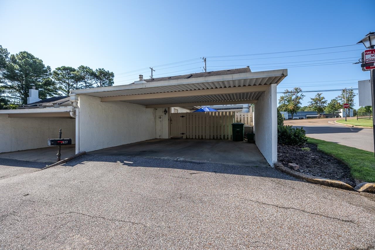 7527 BAVARIAN DR Unit: 1