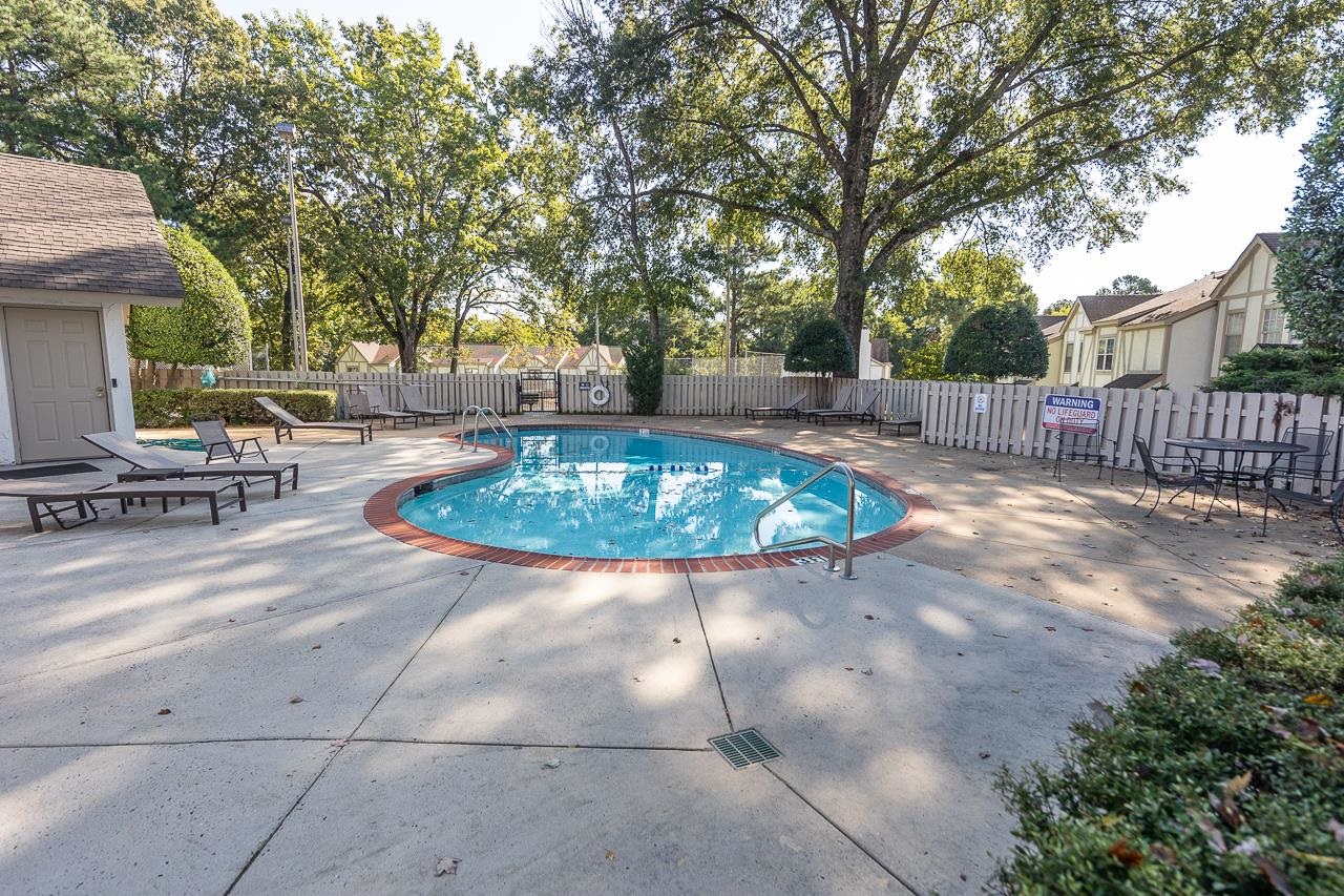7527 BAVARIAN DR Unit: 1