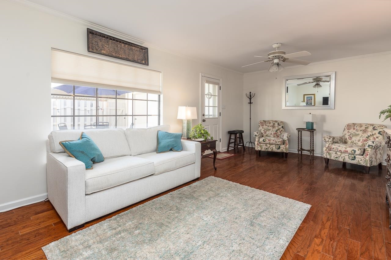 7527 BAVARIAN DR Unit: 1