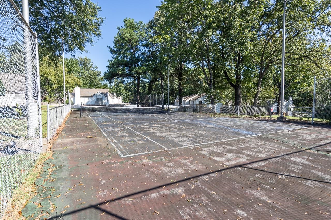 7527 BAVARIAN DR Unit: 1