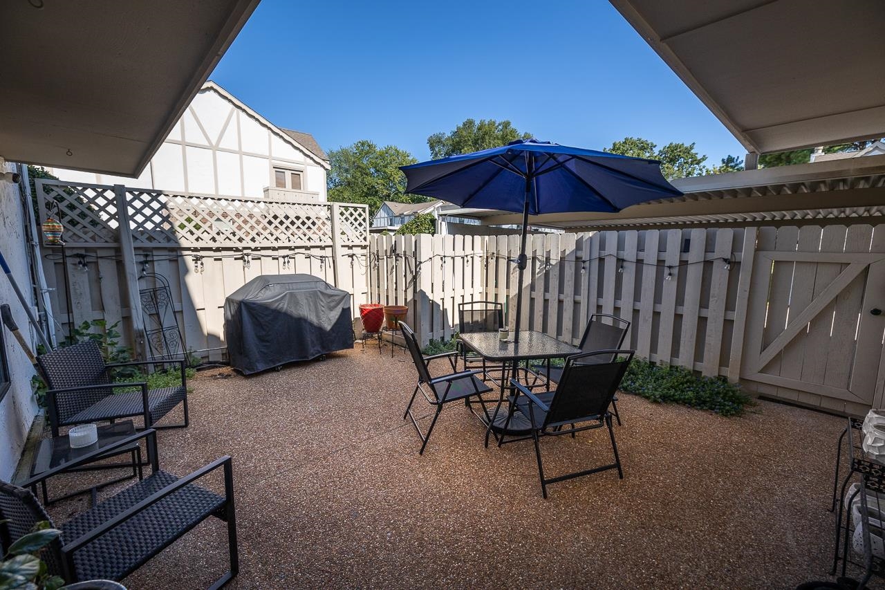 7527 BAVARIAN DR Unit: 1
