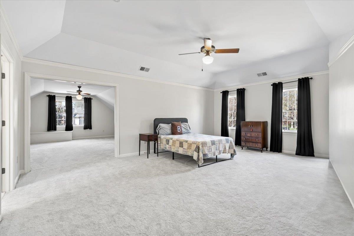 2115 DEERWOODS CV