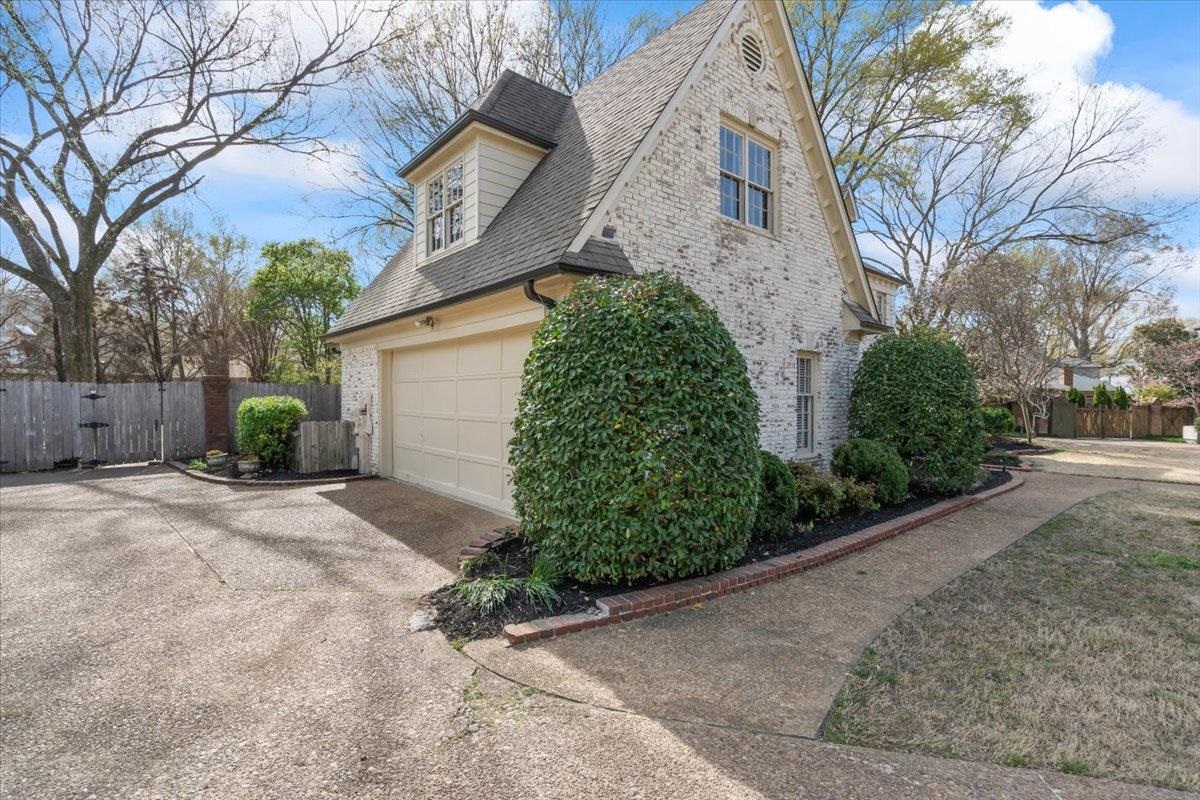 2115 DEERWOODS CV