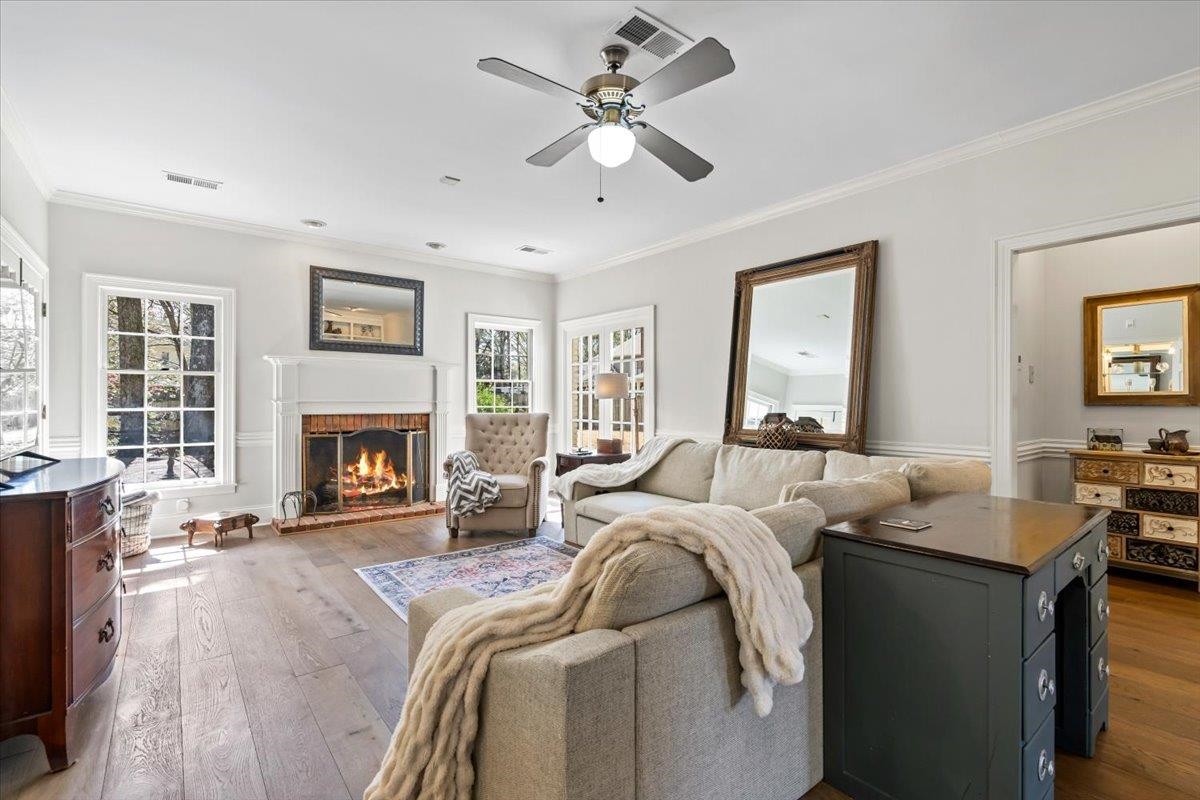 2115 DEERWOODS CV