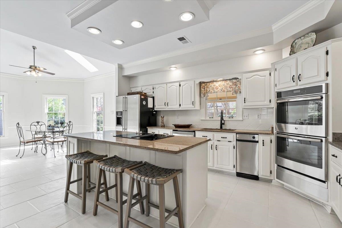 2115 DEERWOODS CV