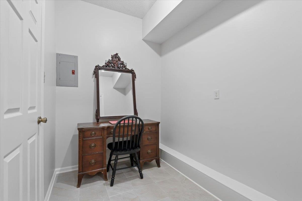 2115 DEERWOODS CV