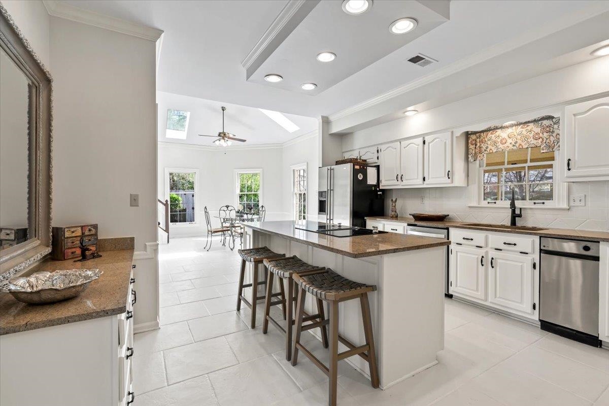2115 DEERWOODS CV