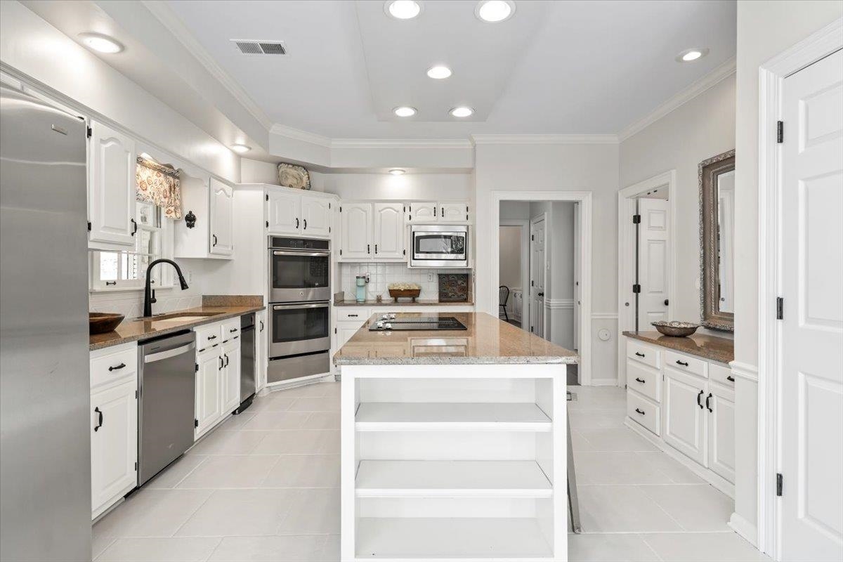 2115 DEERWOODS CV