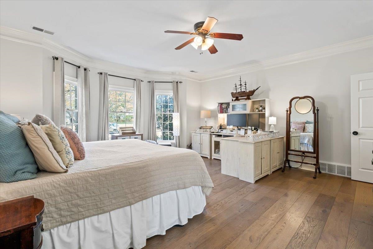 2115 DEERWOODS CV