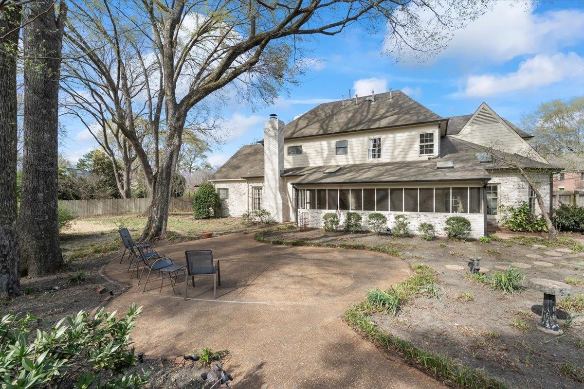 2115 DEERWOODS CV