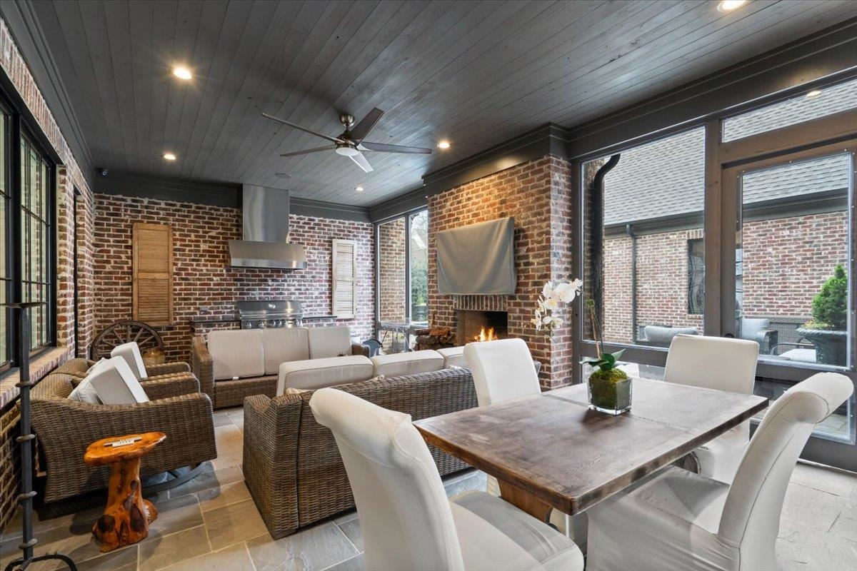 3056 CHAPEL WOODS CV