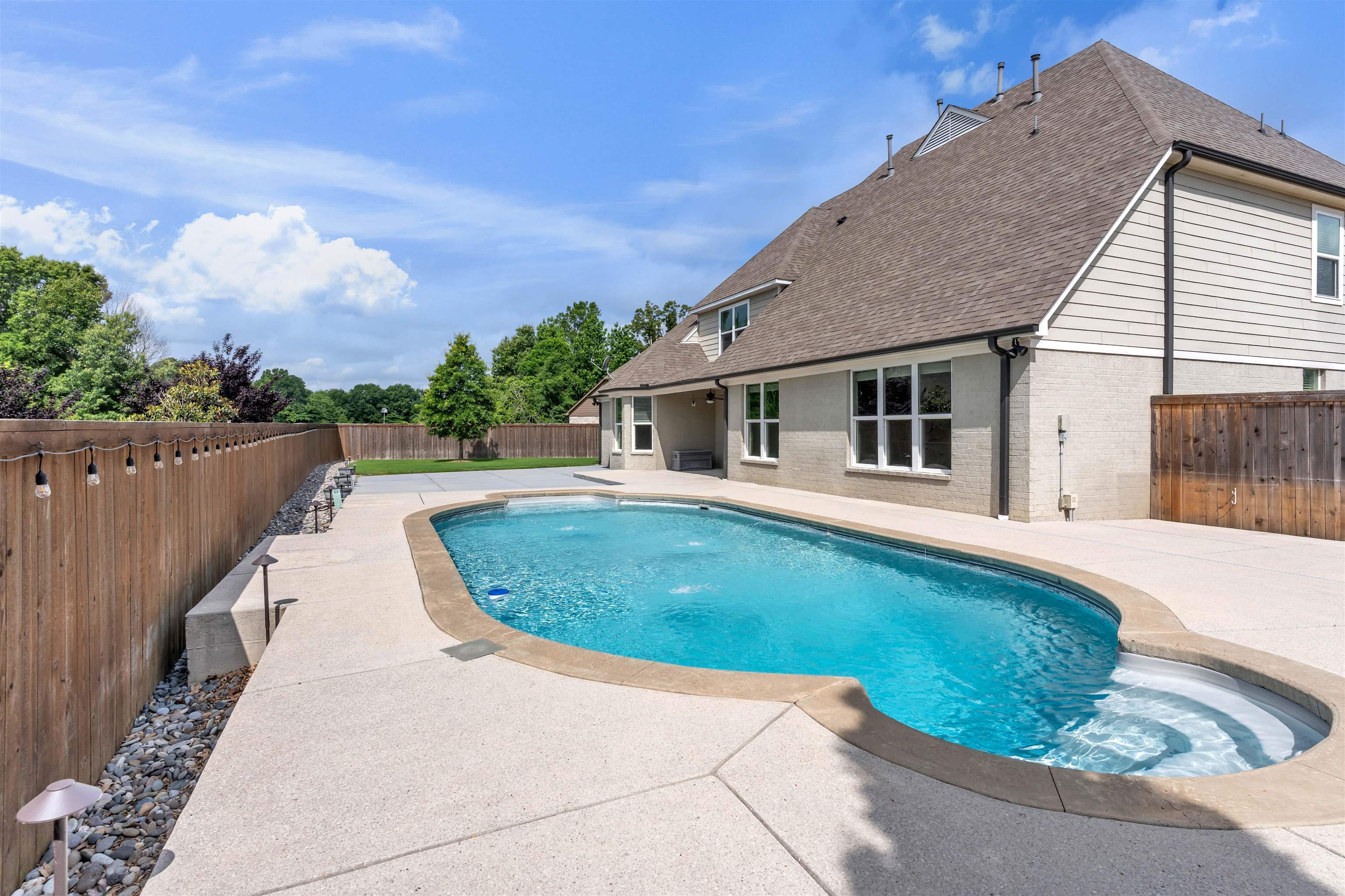 535 TENDER OAKS CV
