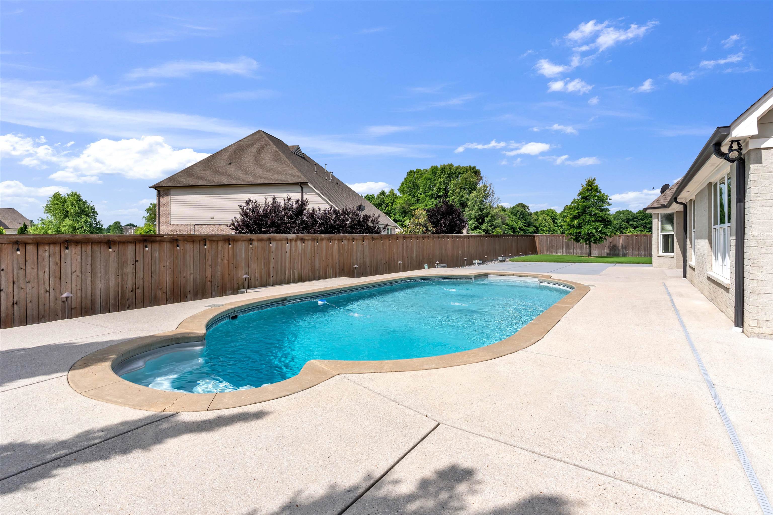 535 TENDER OAKS CV