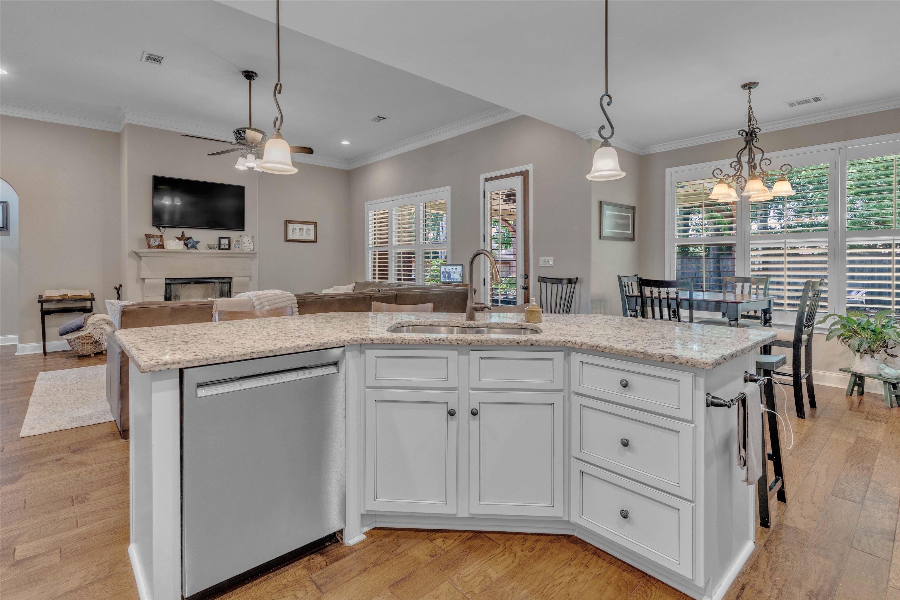 255 SAUNDERS CREEK CIR