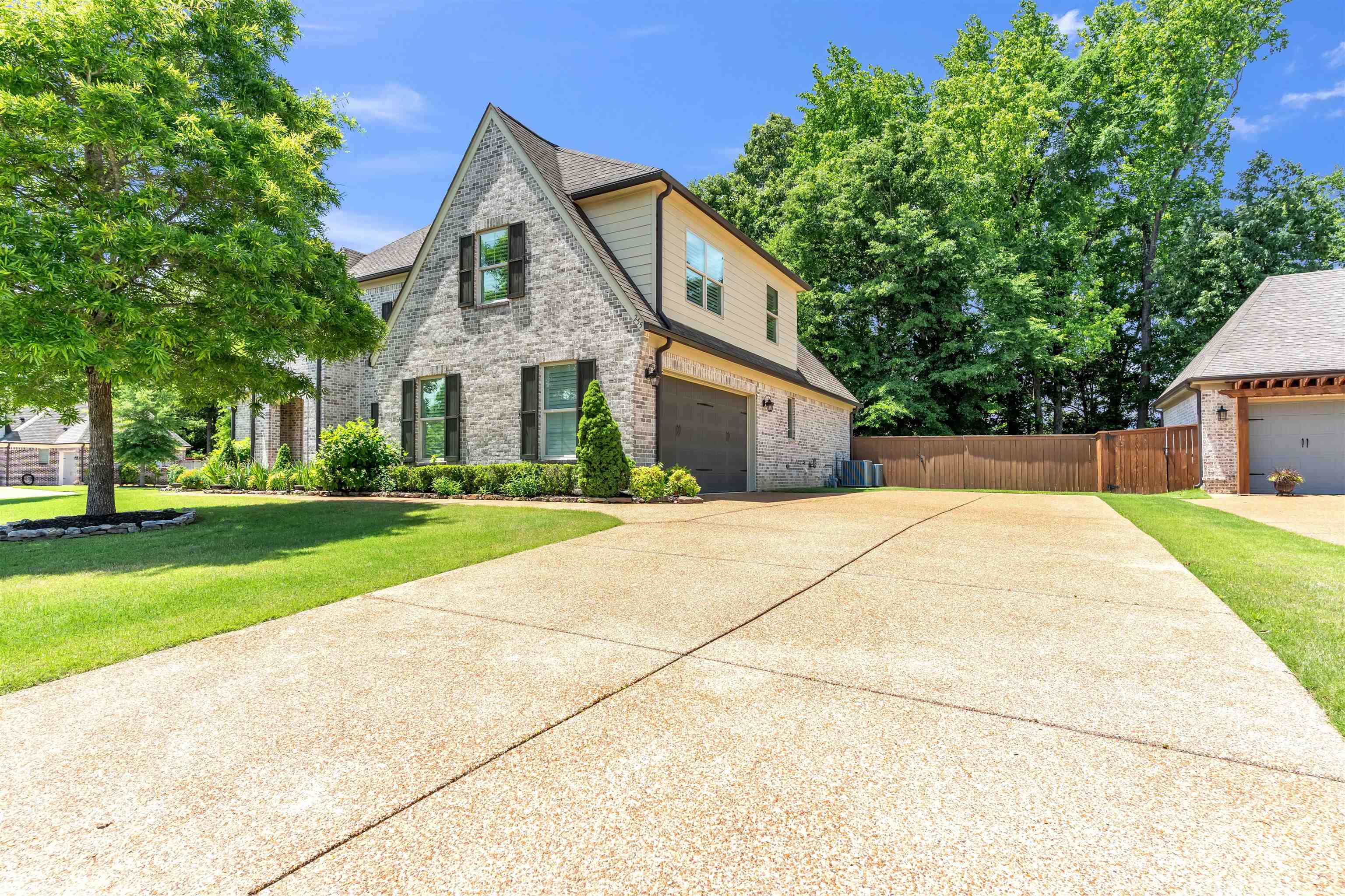 255 SAUNDERS CREEK CIR