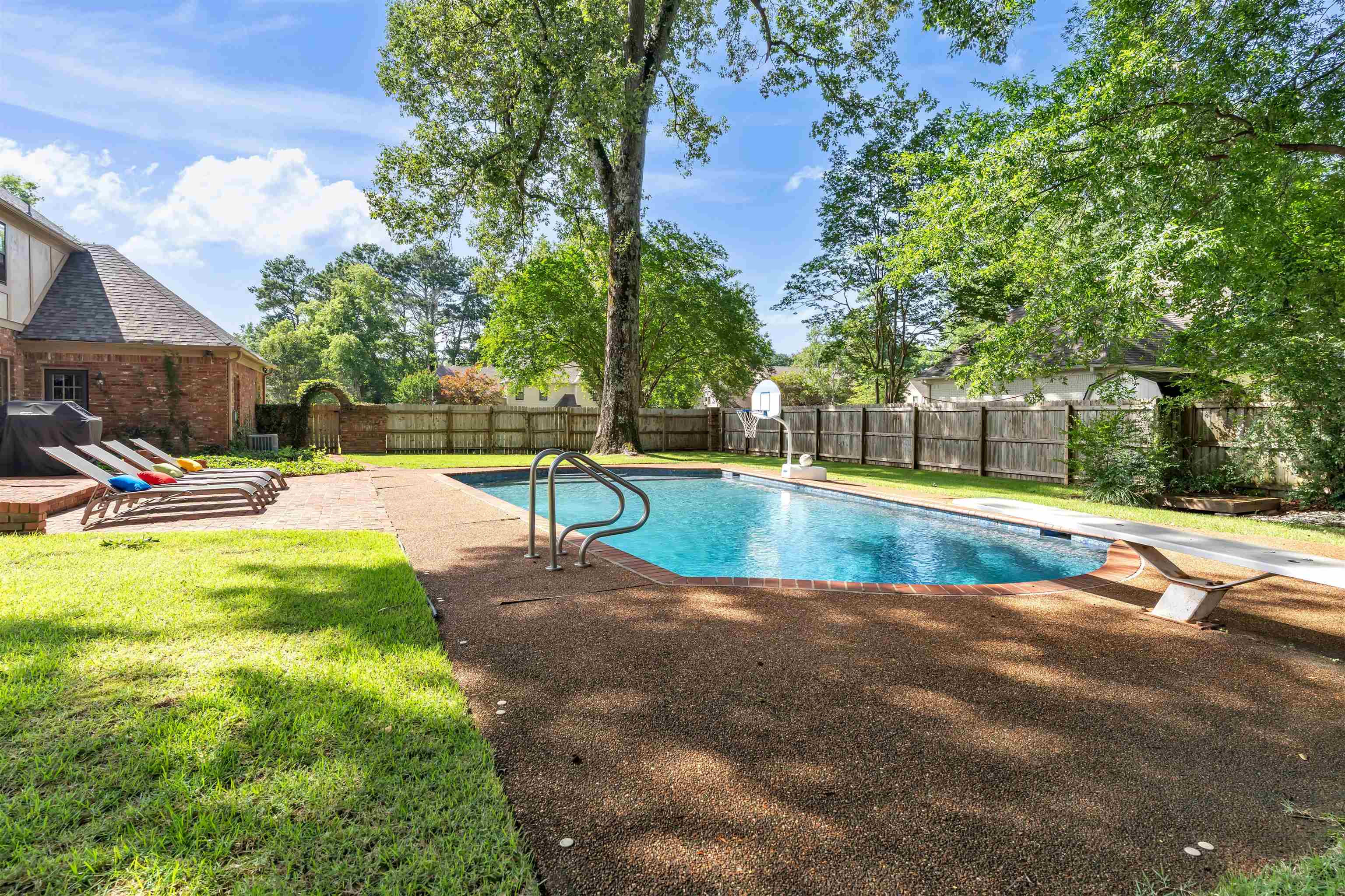 8886 BONNYBRIDGE DR