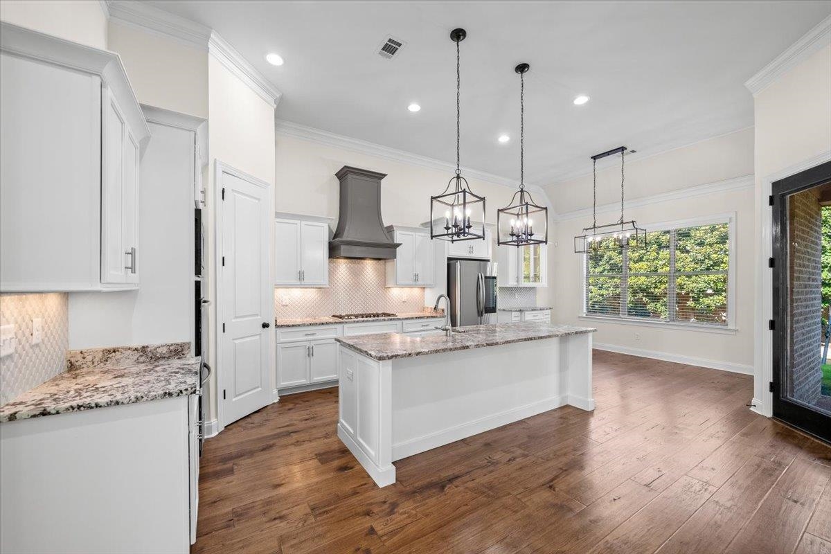 1195 MONROE HILL CIR
