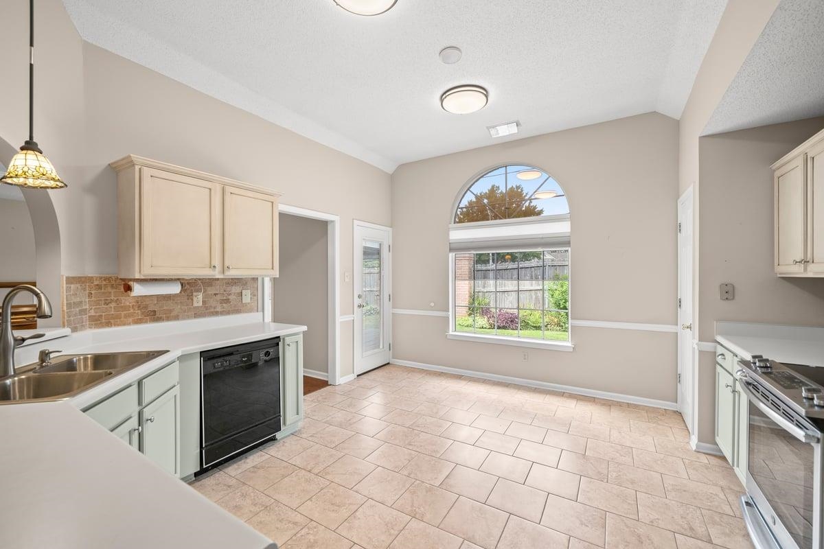 6484 GILLIA CIR
