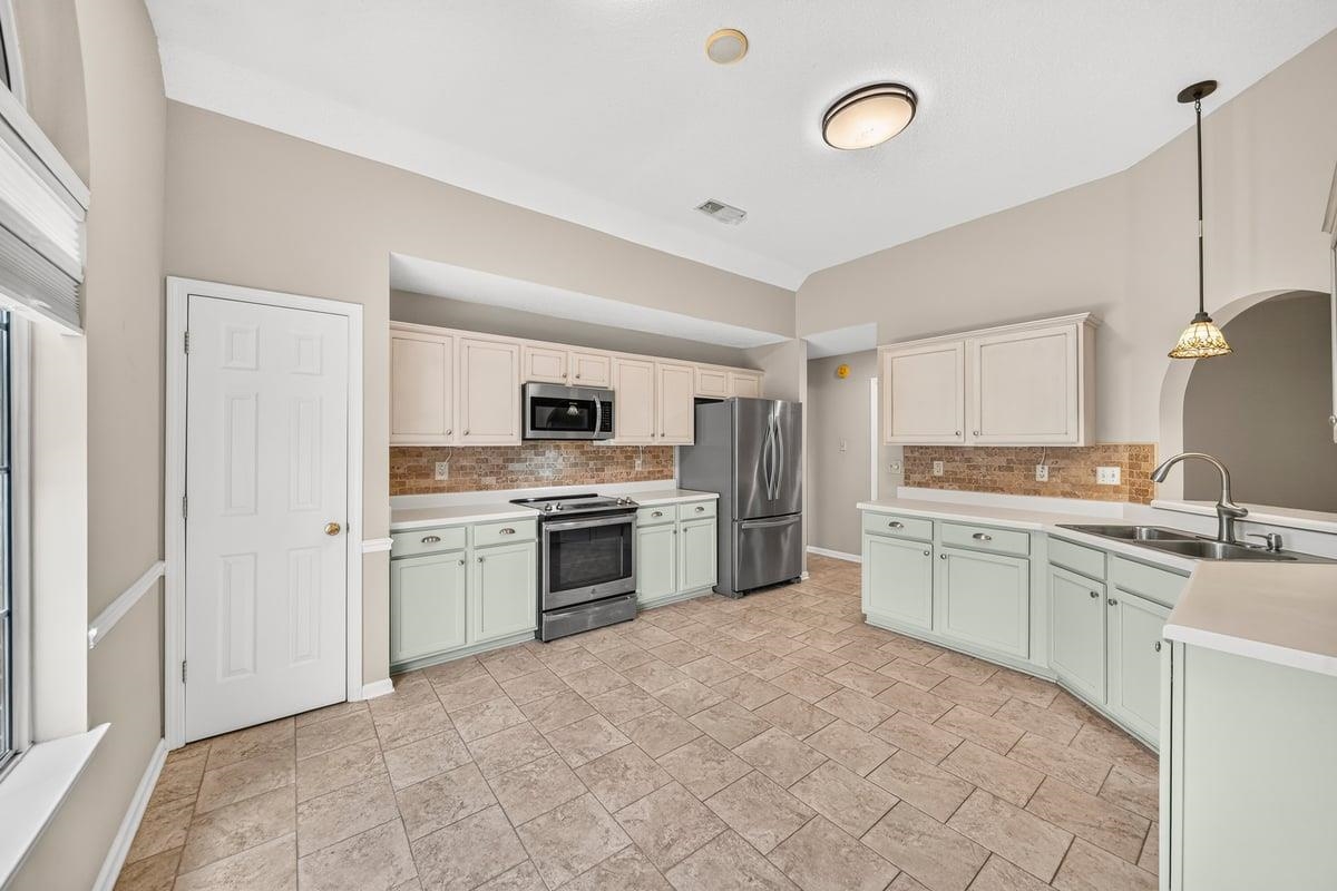 6484 GILLIA CIR