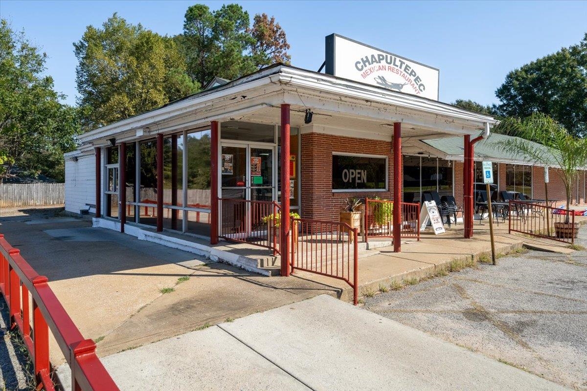 Mexican restaurant with red railings, covered patio, and Chapultepec sign.